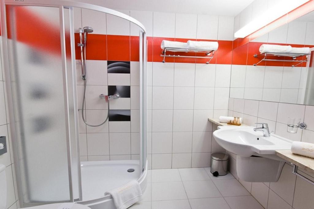 Hotel Poznanski A2 Luboń Quarto foto